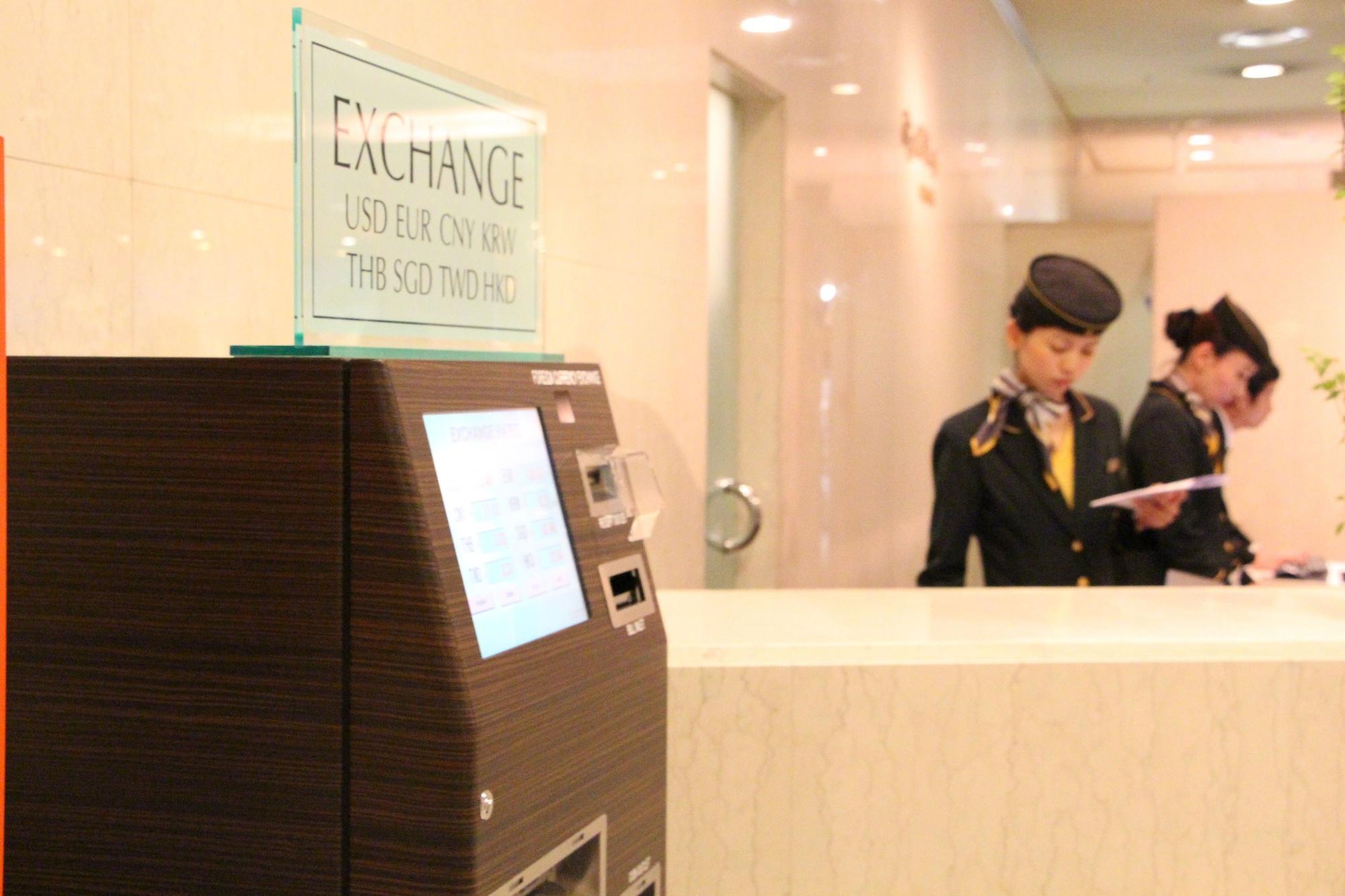 Hotel New Otani Hakata Fukuoka  Dış mekan fotoğraf The new check-in counter at the airport